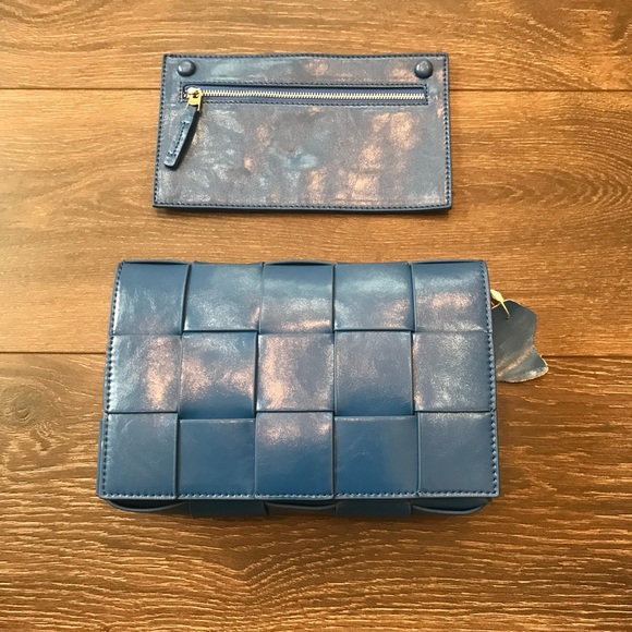 Blue Genuine Leather Brooklyn Basket Handbag with a removable cardholder. - Picture 1 of 6